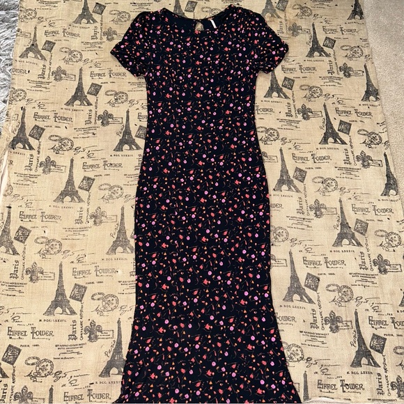 Free People NWOT! Black Pink Floral Puff Sleeve Crew Neck Midi Stretch Dress - Picture 2 of 16